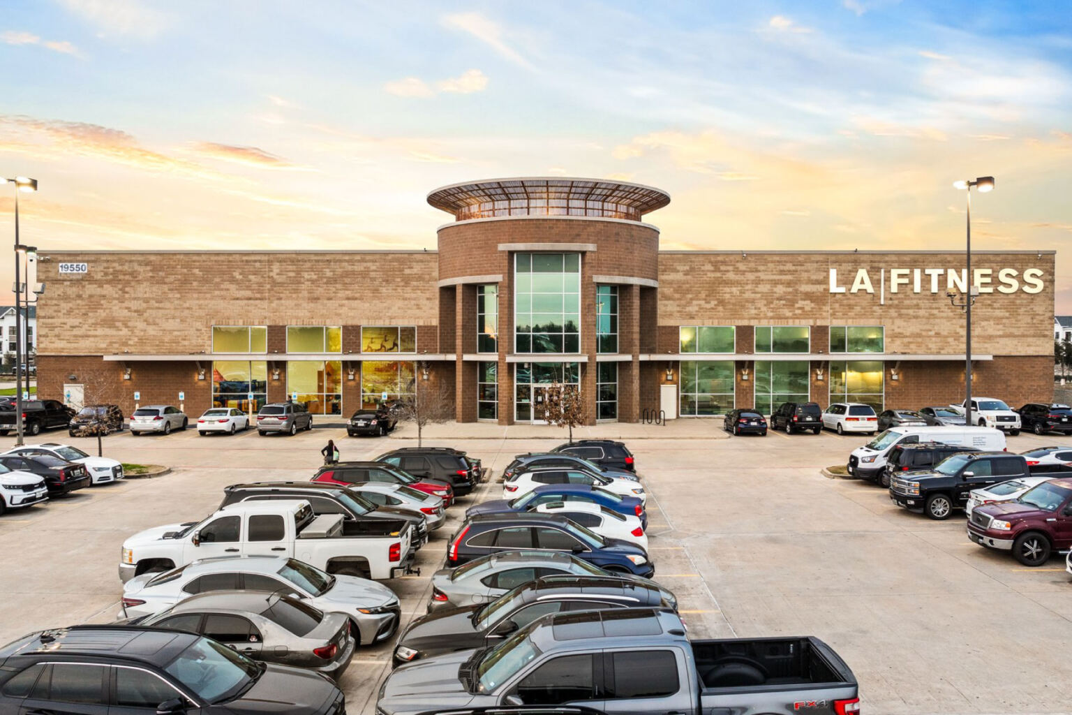 LA Fitness - Houston, TX - Featured Listing - NNN Fitness